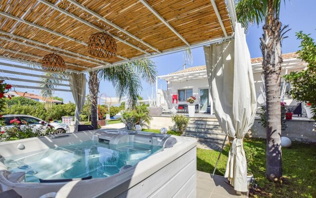 Nice Home in Marina di Ragusa With 3 Bedrooms, Jacuzzi and Wifi