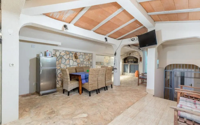 Beautiful Home in Vodnjan With Wifi and 5 Bedrooms