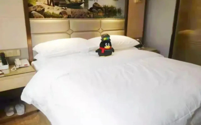 Vienna Hotel (Wuhan Guobo Jiangang subway station store)
