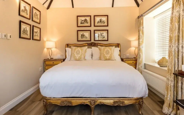 Cowdray Lodge