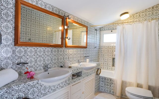 Villa in Albufeira With Private Pool