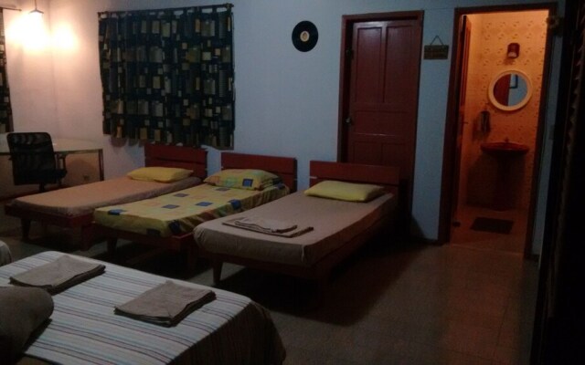 Saqua Beach Hostel