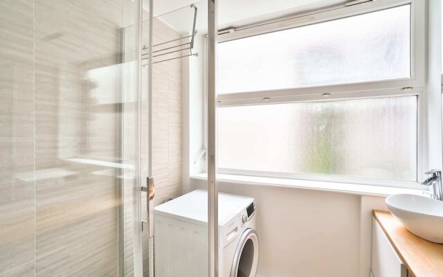 Charming 3 Room Apartment - Paris