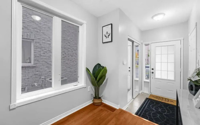 Chic 2BR House Newly Renovated Central Spot