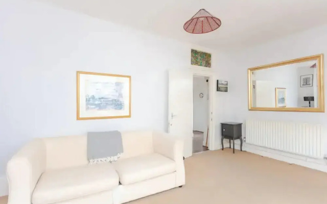 Cheerful 1 Bedroom Apartment in Vibrant Maida Vale