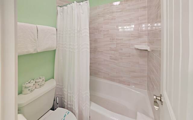 Blondie's Beachhouse - 3 Br Condo