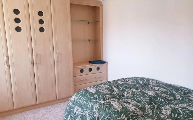 Lovely 4-bed , 3 Bath Villa in Bolton, Manchester