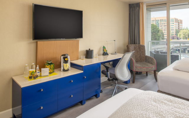 Staypineapple, Hotel Rose, Downtown Portland