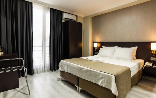Mays Royal Hotel