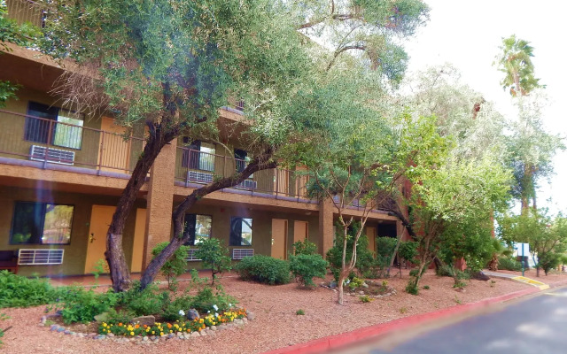 Ocotillo Apartments & Hotel