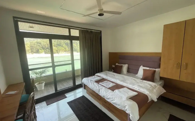 Maayaa inn by Ganges