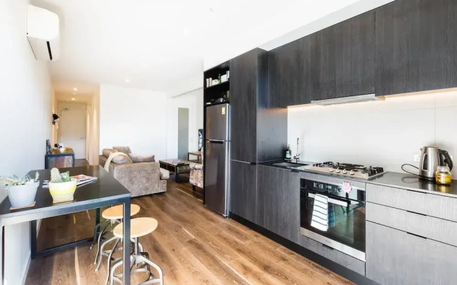 MAXINE, 1BDR Collingwood Apartment