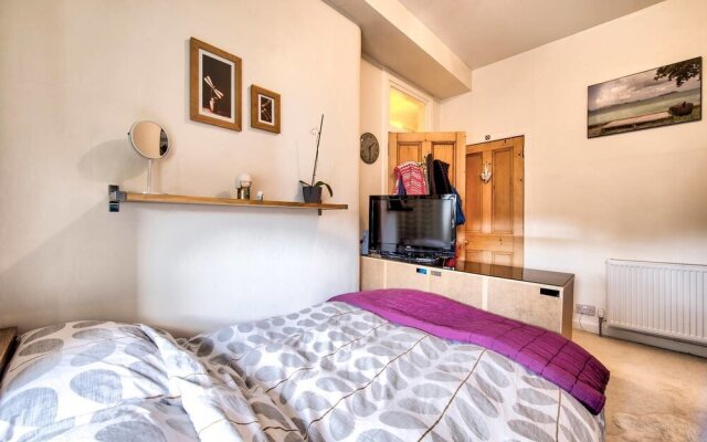 Cute Private Door 2 Bed Apartment on Easter Road