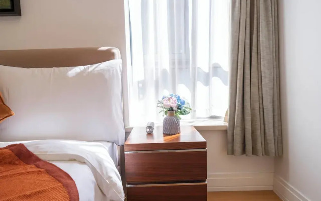 Tyms Cozy 2BR 1BA Apt Near Metro