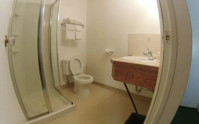 Outpost Motel & Kitchenette Suites