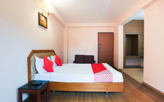 OYO 48910 Hotel Blue Bird