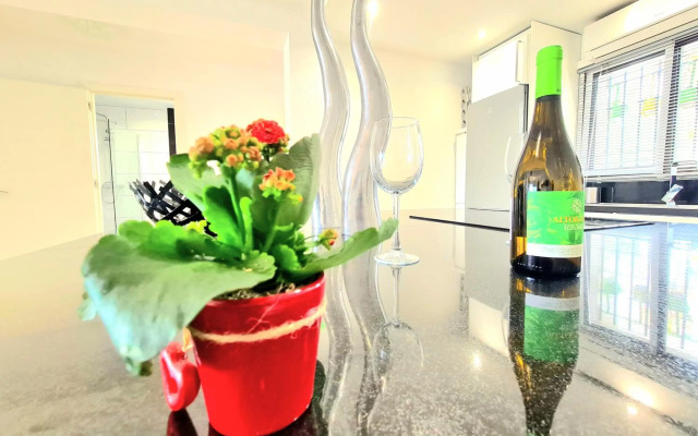 SunRise Sea Views Eco Apartment With Swimming Pool