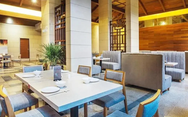 Paxton Vacances Resort & Suites Sanya