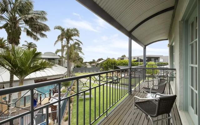 Whitecliffs Beach Resort