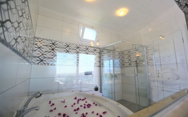 Villa Sahin by Helaltatilvillari