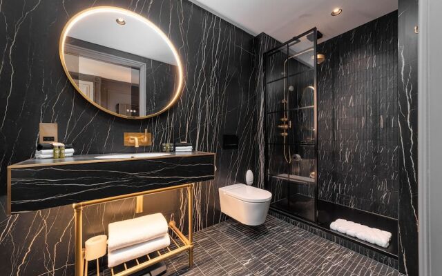 No.4 Carlton Hotel