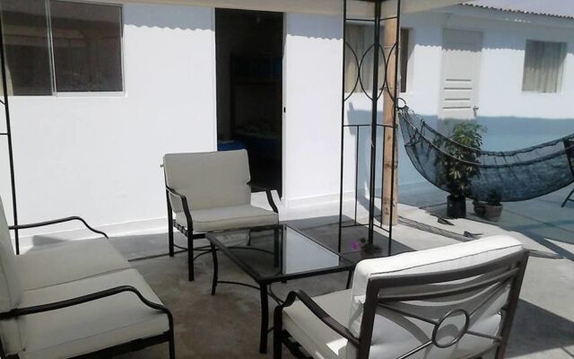 Icthus Paracas Backpacker House