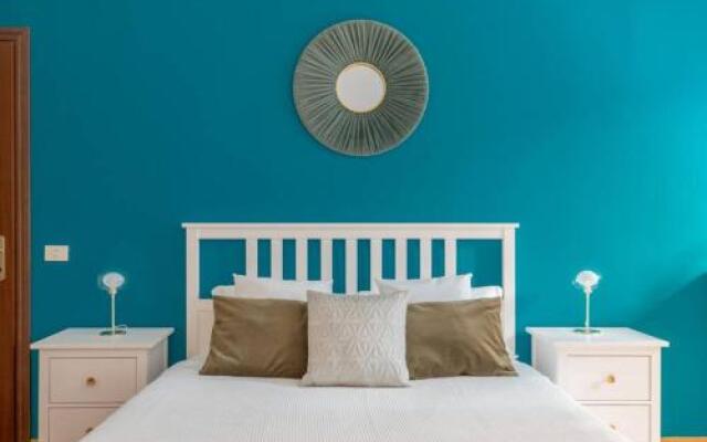 Iflat Spanish Steps Blue Apartment