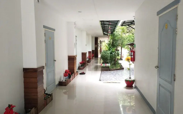 Ausgust Riverside Resort