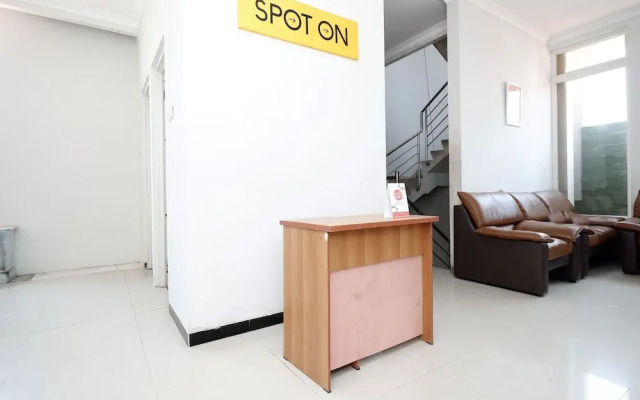SPOT ON 1800 Ed Ed Residence