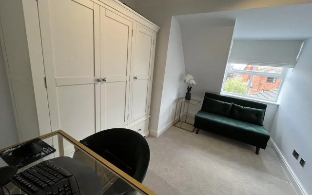 5 Bedroom, 4 Bathroom, Gym, Playroom, Country Home