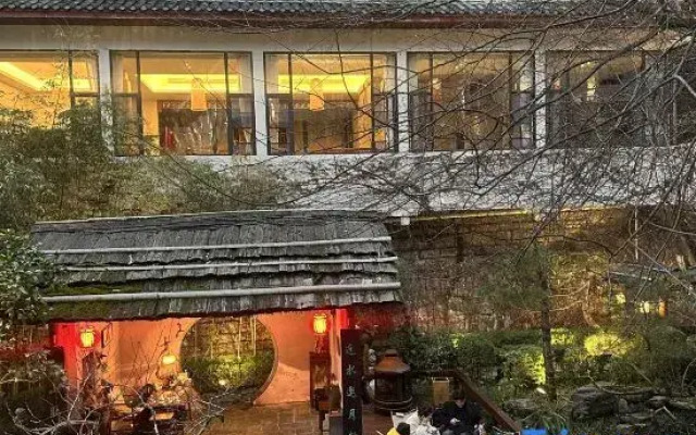 Phoenix Xueqingji Humanity Banshan Homestay (Phoenix Ancient City Branch)