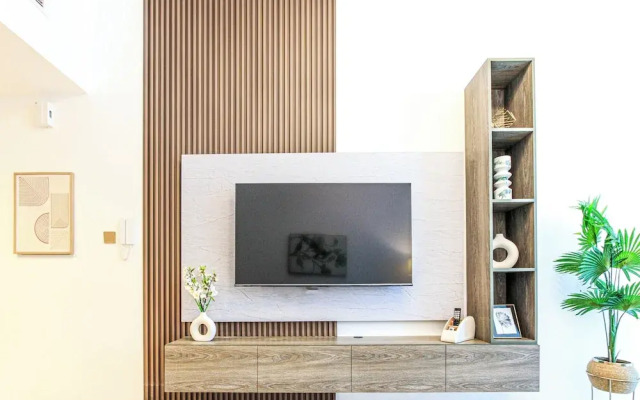 1BR Apt Residence Along Business Bay Canal