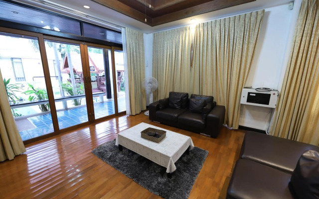 Punnapha Pool Villa  Pattaya
