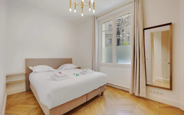 Superb Apartment With Terrace 2br/4p Trocadero