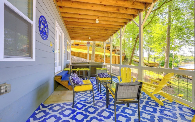 Lakefront Eatonton Getaway w/ Dock & Grill!