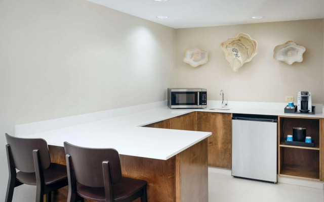 Embassy Suites by Hilton Charleston Airport Convention Ctr