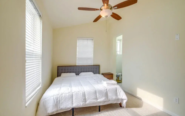 5 Mi to US Capitol: Washington DC Townhome