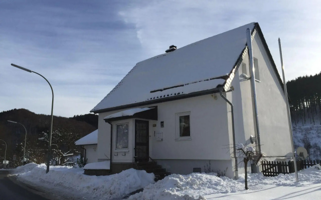 Modern Holiday Home in Deifeld With Private Garden
