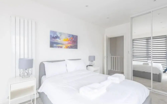 Spacious 4BD Townhouse - Near Stratford City!