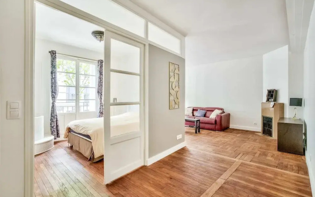 Apartment With Balcony Near Gare Montparnasse