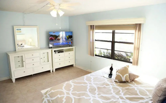 Cocoa Beach Club by Happy Palm Stays