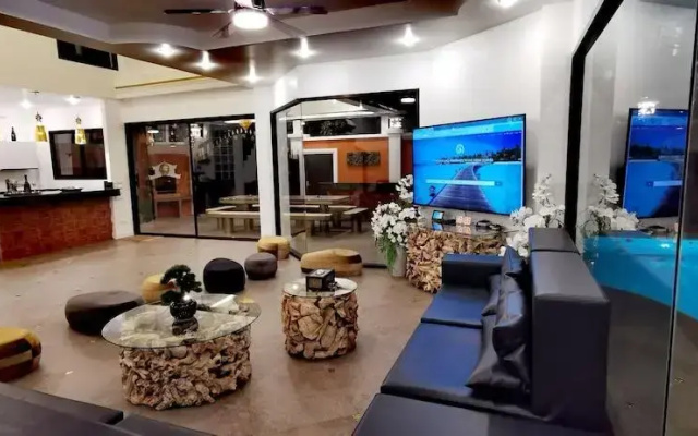 TUCHELAND Luxury Pool Villa Pattaya Walking Street
