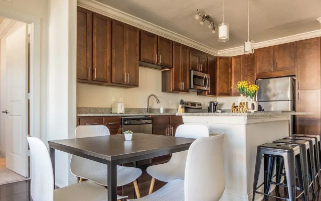 Spacious Apartments by Frontdesk