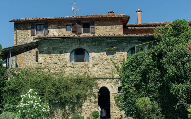 Elegant Holiday Home in Tuscany With Swimming Pool