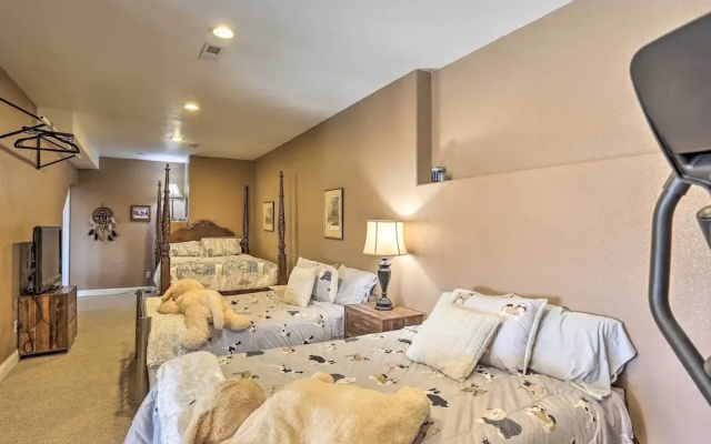 Black Hawk Lower-level Unit With Game Area!