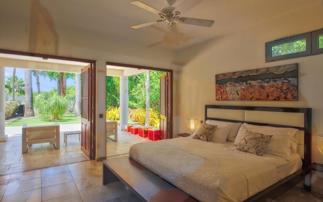 Exclusive Location, Heated Pool, Walk to the Beach, AC, Free Wifi, Concierge Services — фото 4