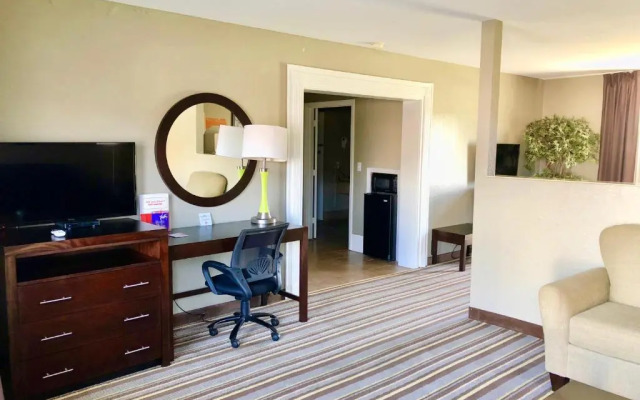 Super 8 Tupelo Airport