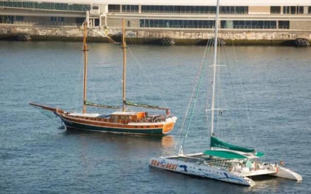 Apartment W Stunning View - MARINA - Free Parking & AC