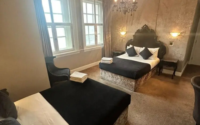 White Star Line Hotel