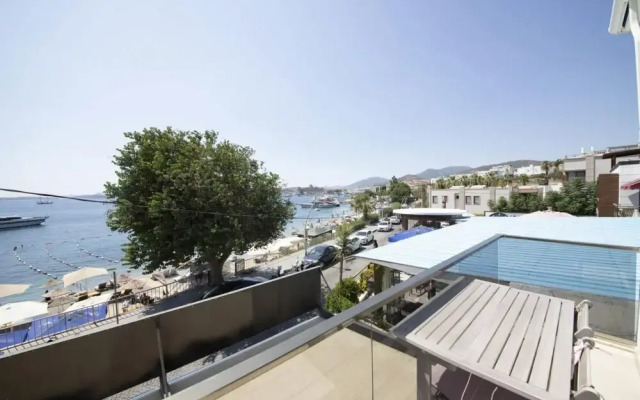 Seafront Flat With Breathtaking Sea View in Bodrum